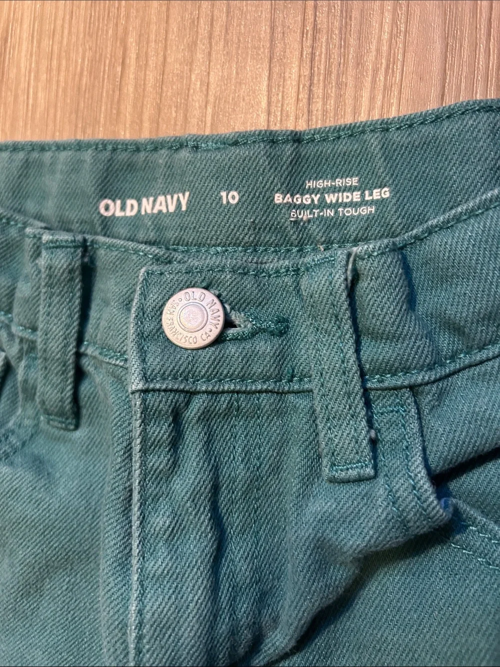 Old Navy wide upon