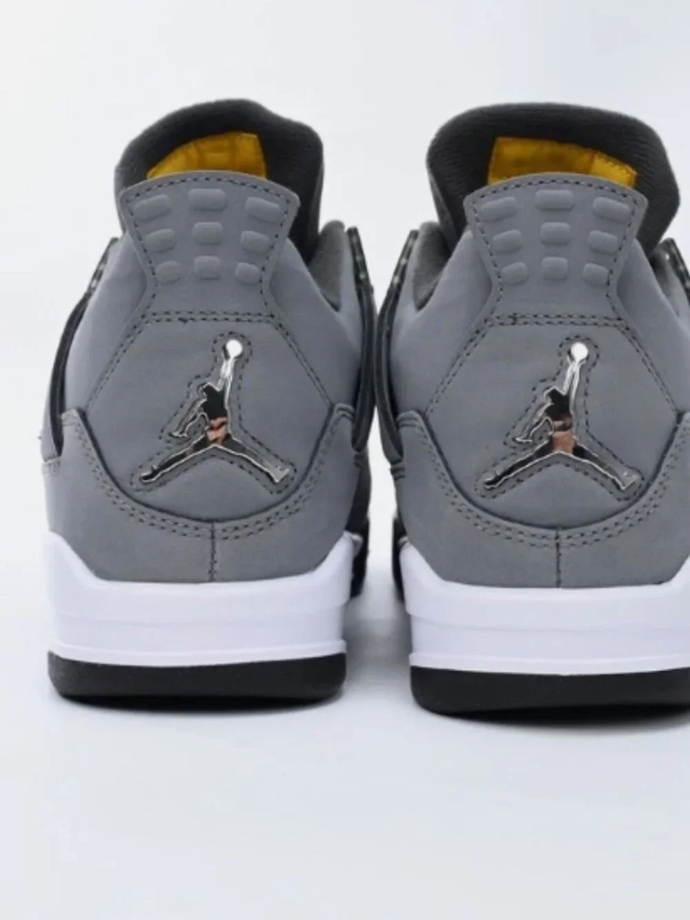 Jordan no sneakers
