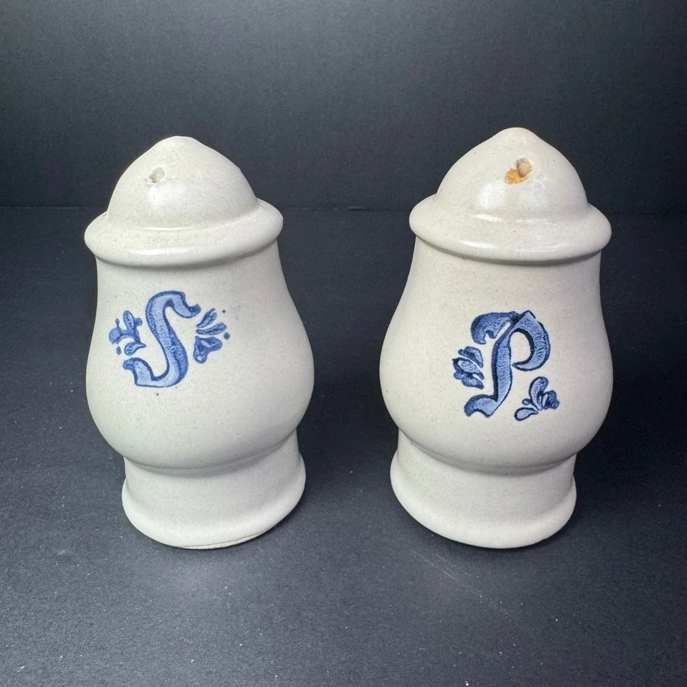 Pfaltzgraff Yorktowne Ceramic Stoneware Vintage Salt Pepper Shakers Set‎ Cream
