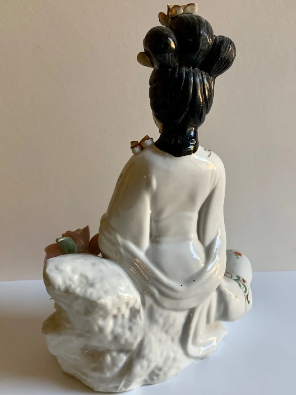 Vintage Chinese Yigi Porcelain Geisha Figurines – Hand-Painted, Gilt Accents