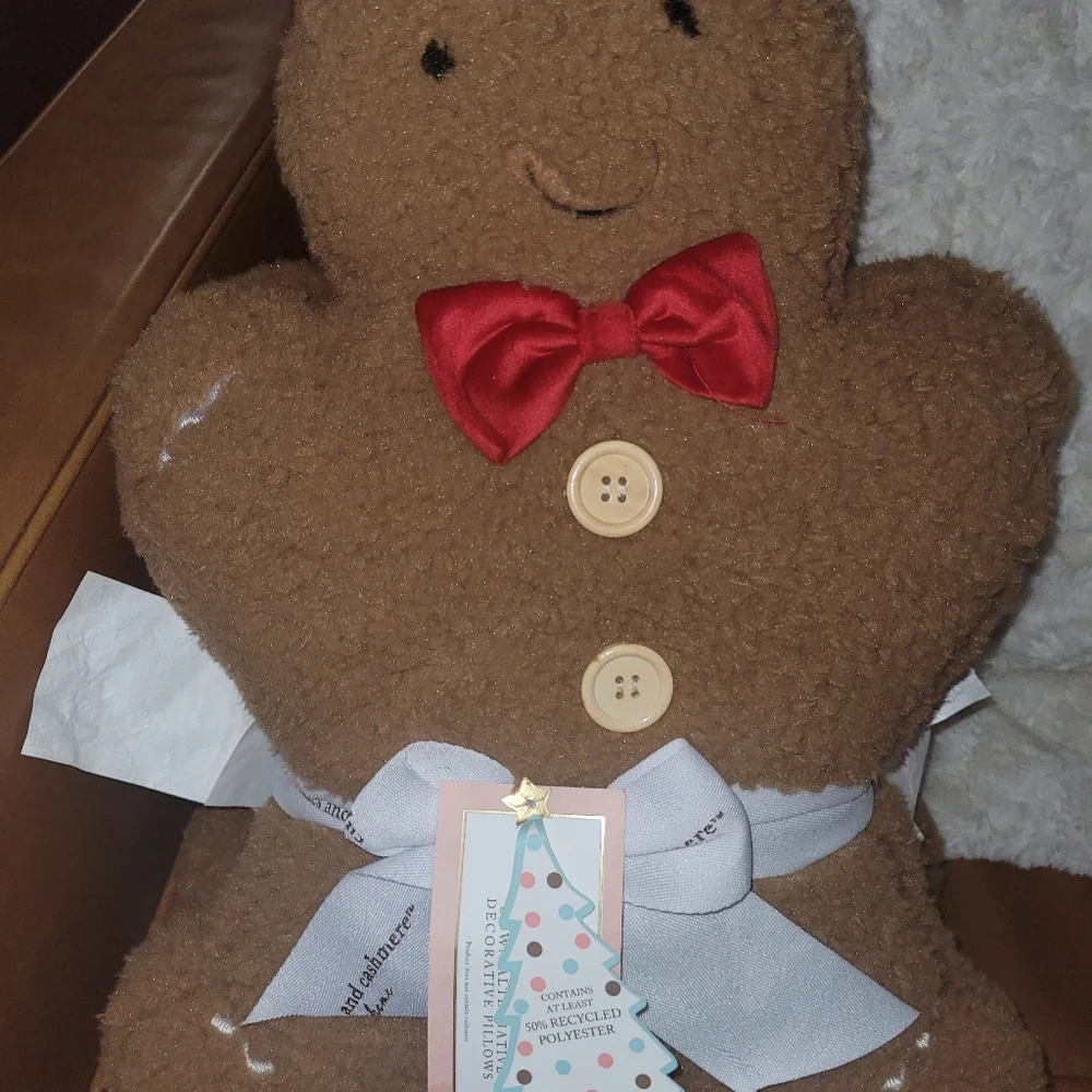 cupcakes & cashmere brand new