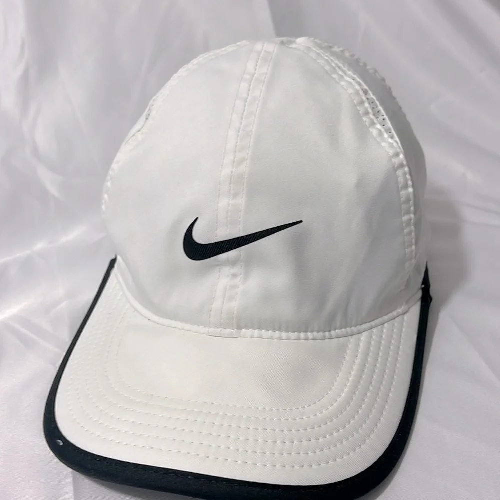 Nike kids white
