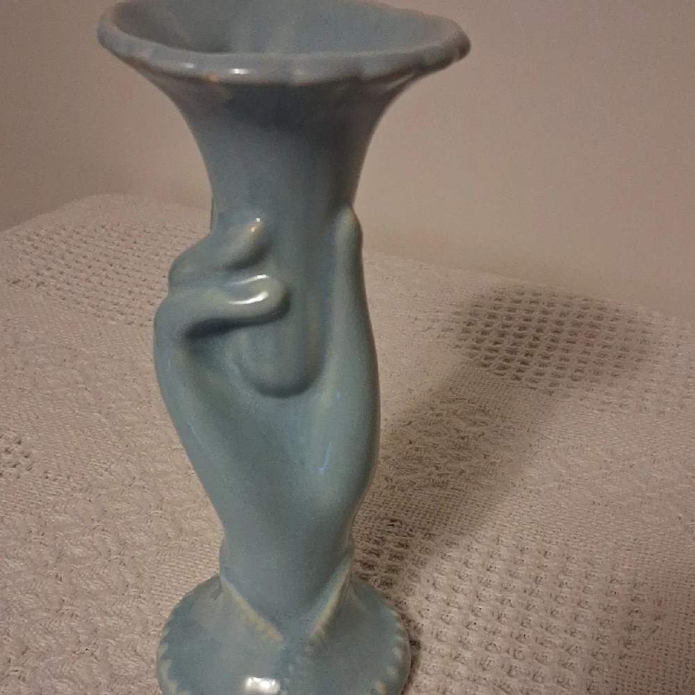 Shawnee Pottery elegant iconic
