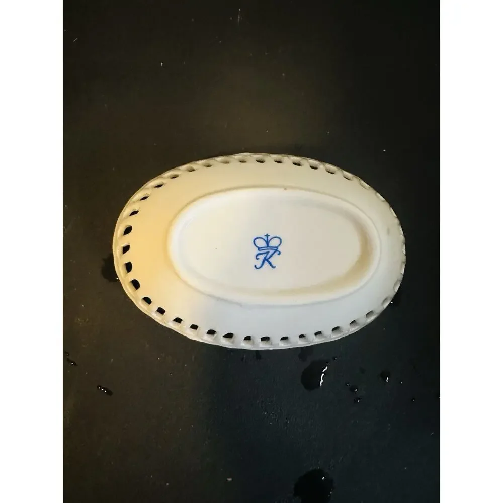 Kämmer Porzellan (Rudolf Kämmer), a German manufacturer based in Thuringia Dish