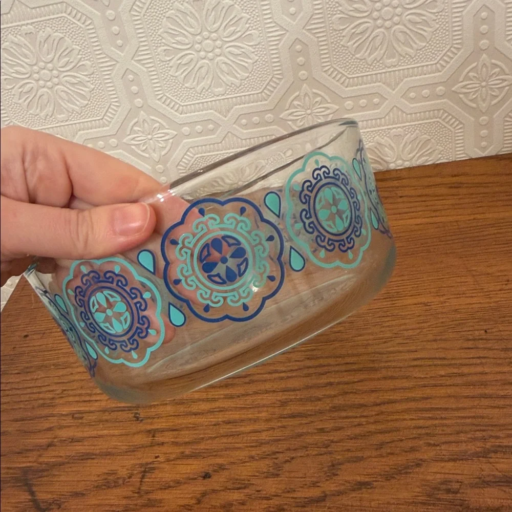 Pyrex glass bowl