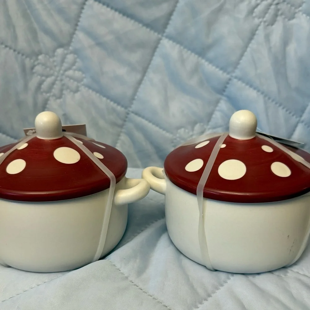 2/ RANEKIN Red and White Polka Dot Ceramic Casserole Dishes