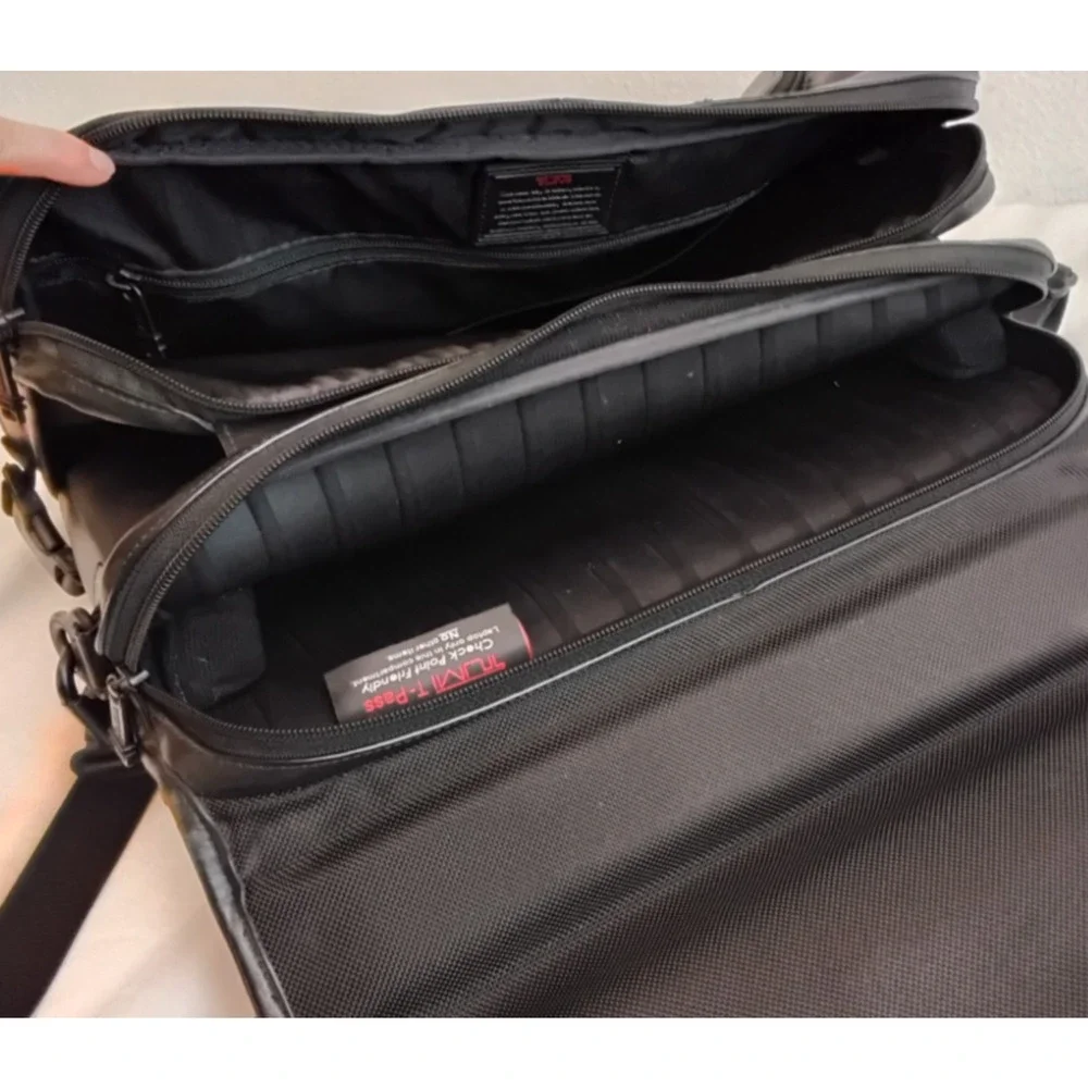 Tumi messenger bag