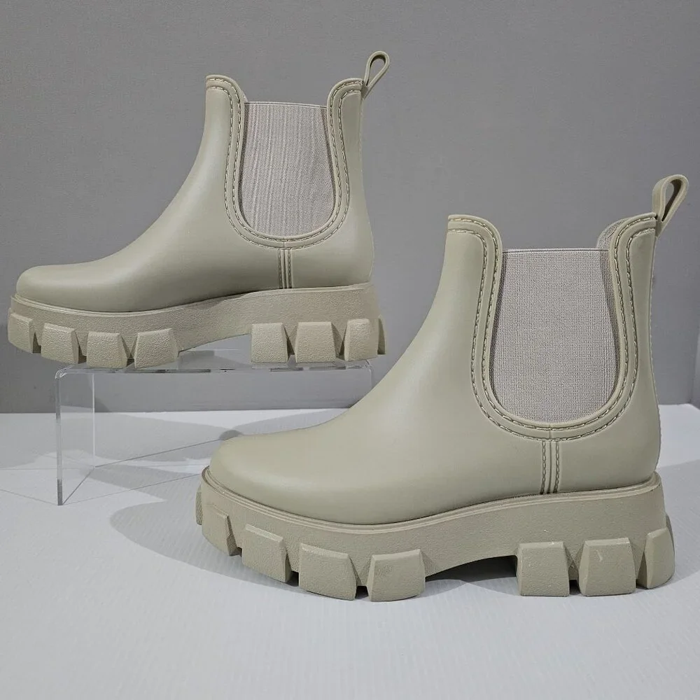 Jeffrey Campbell store light capsule