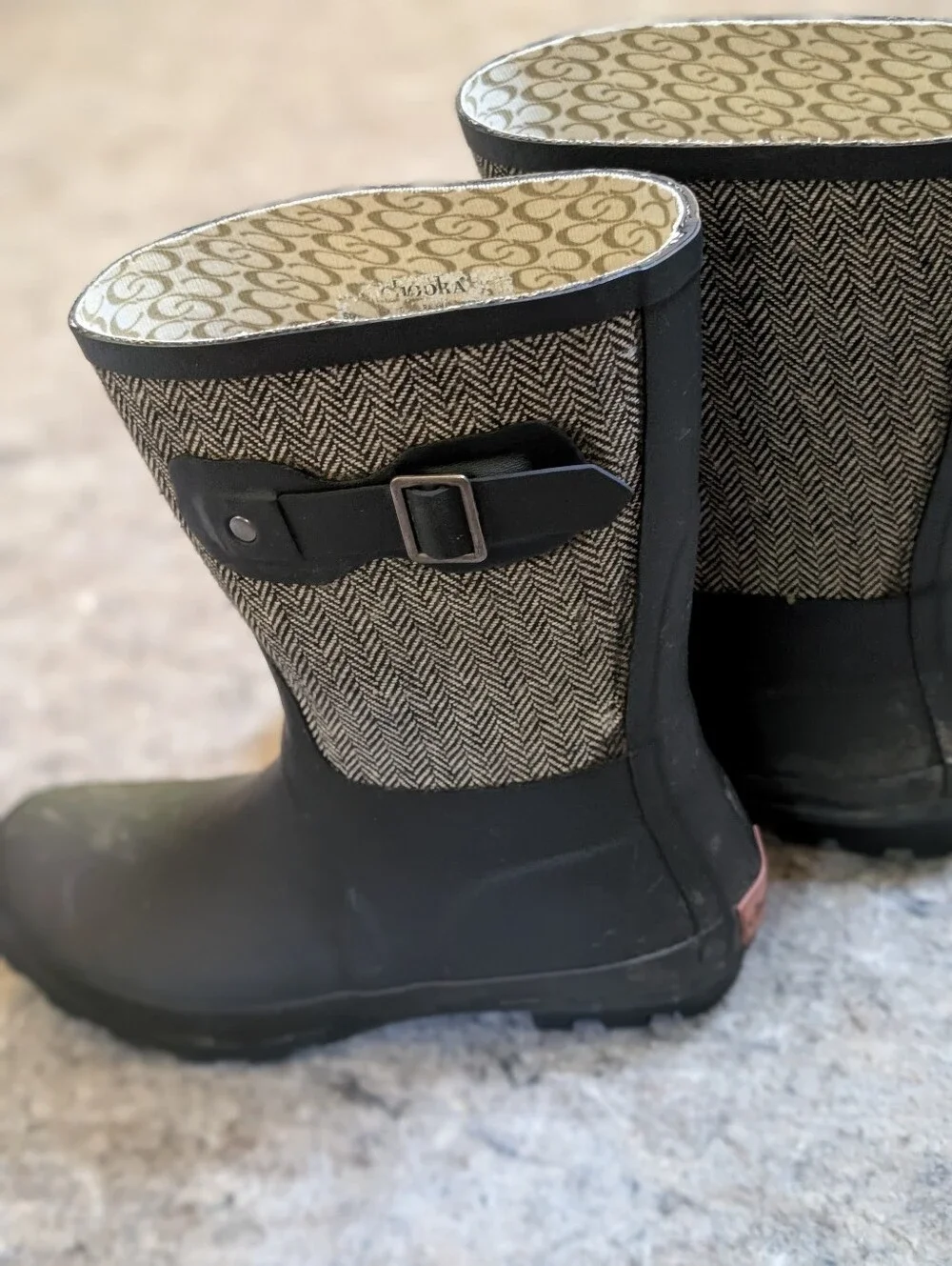 Women's Chpoka Patterned Herringbone Rain Boots - Black & Gray Size 9