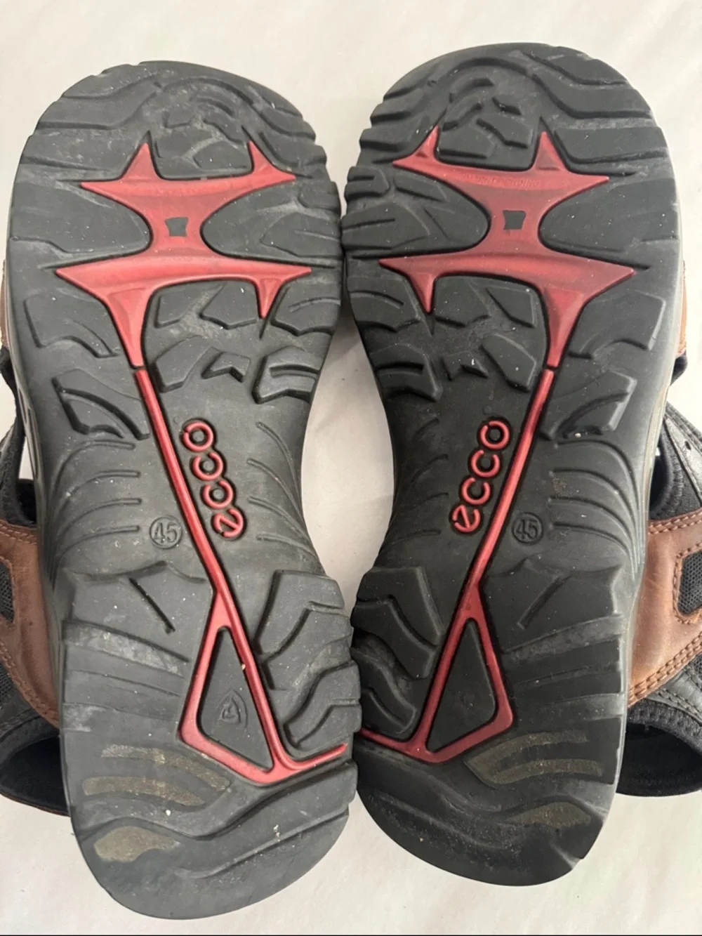 Ecco velcro closure