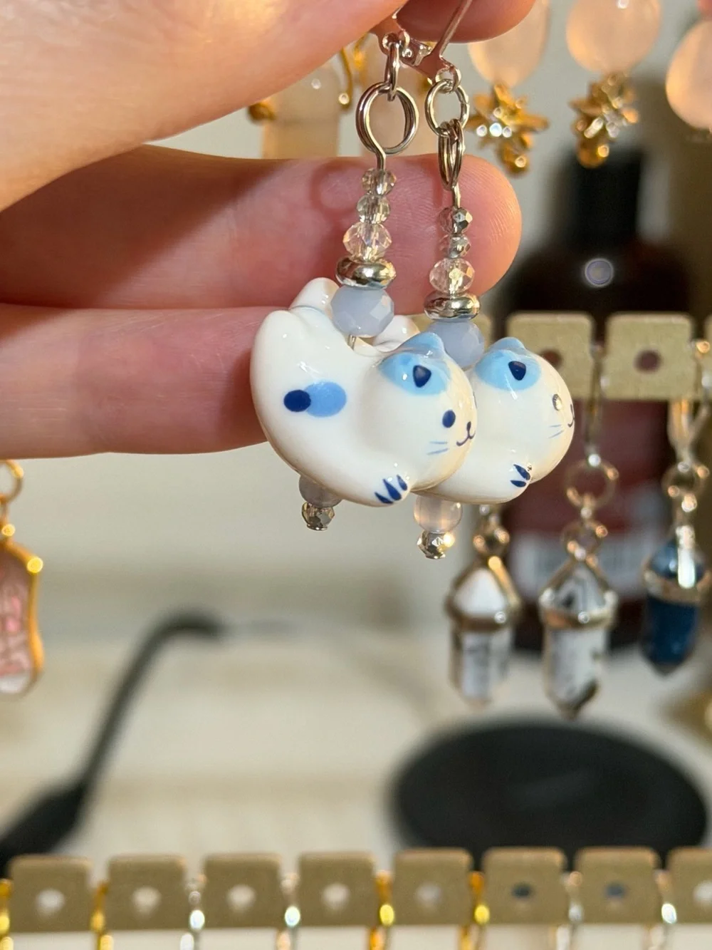 Handmade adds cat
