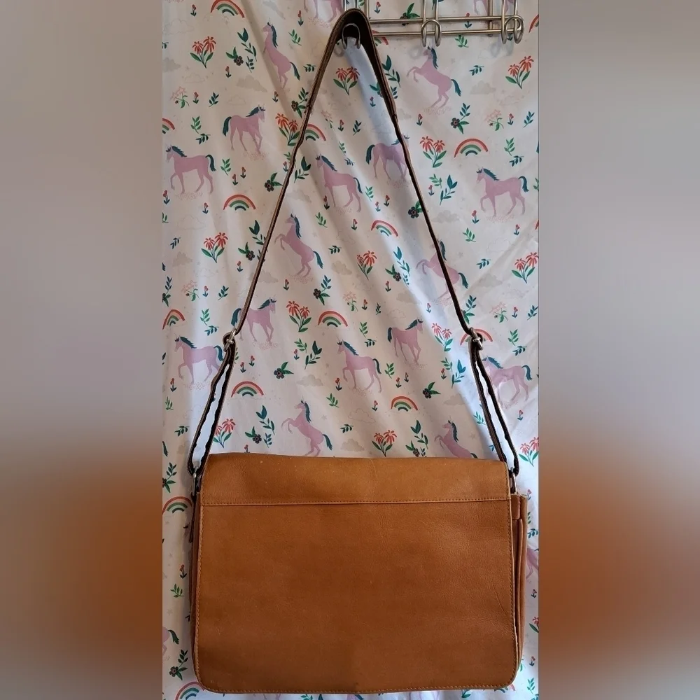 EUC Piel Tan Leather Business Professional Briefcase Padded Messenger Flap Bag