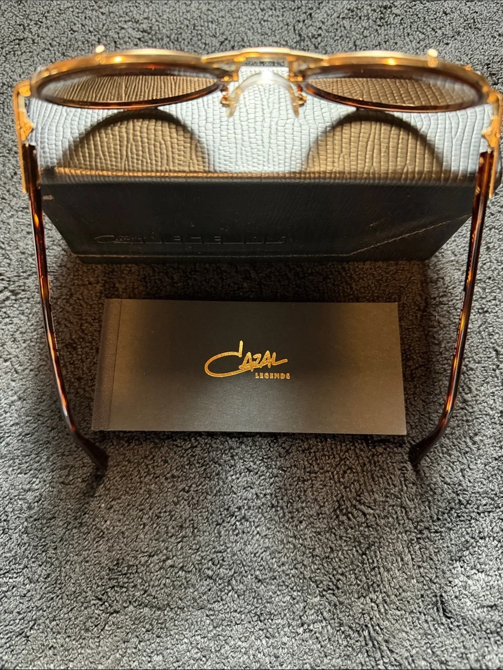 Cazal round statement warm