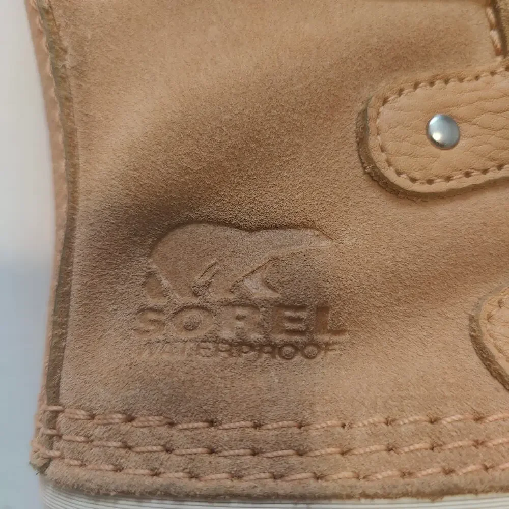 Sorel details upper
