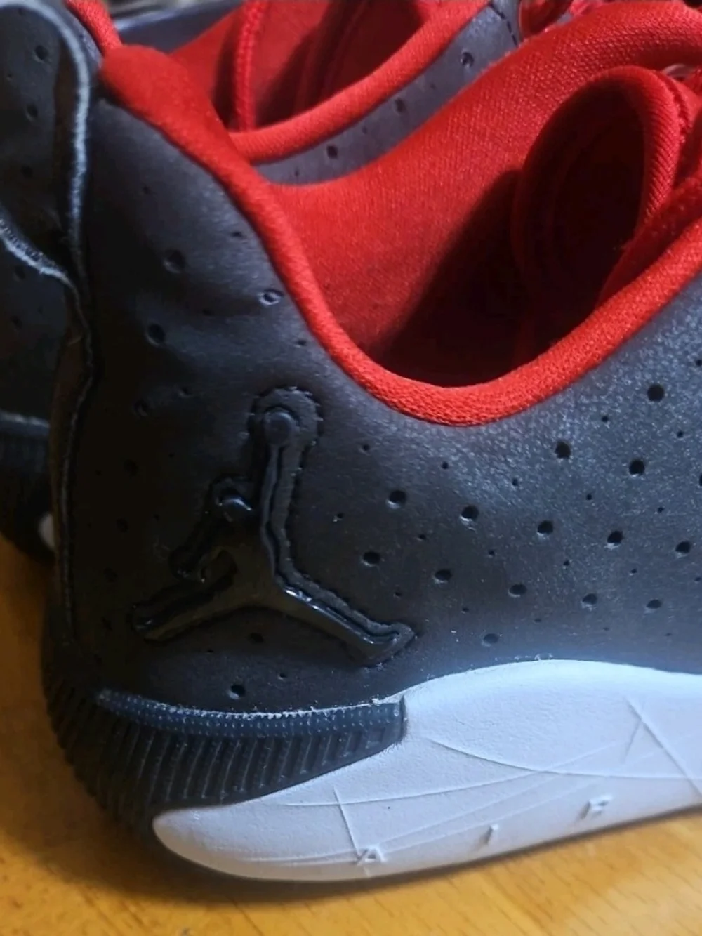 Jordan sleek sneaker