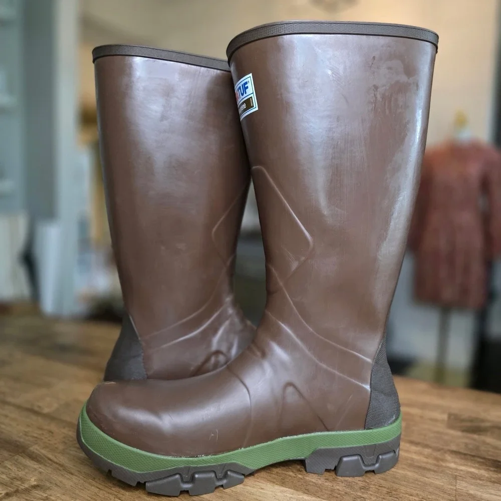 Xtratuf rubber keeping boots