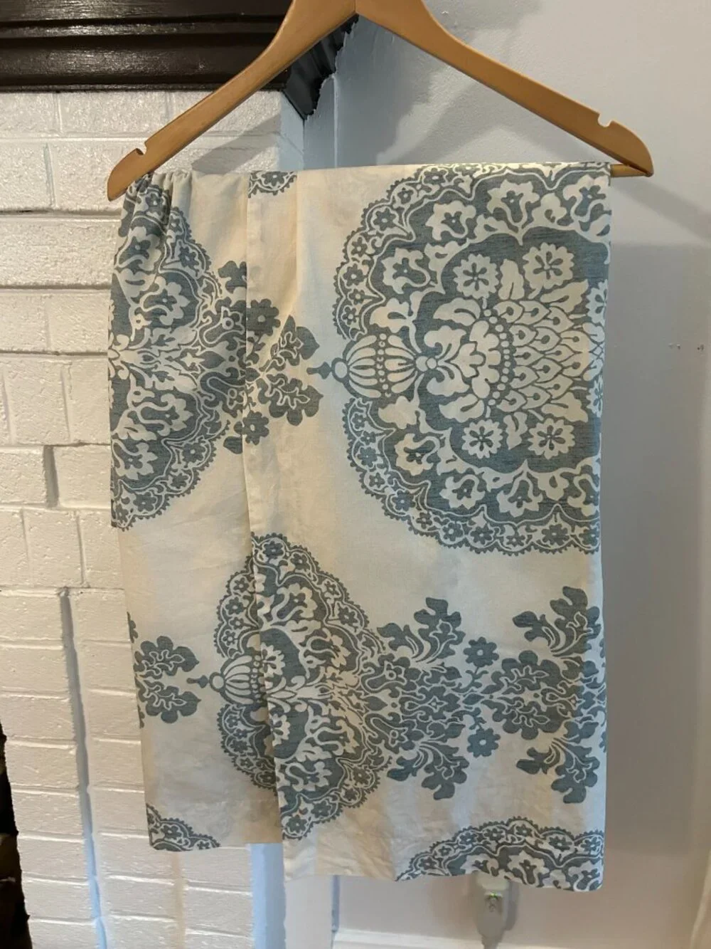 Pottery Barn Luciana Medallion Damask King Pillow Shams (2) 36 X 20