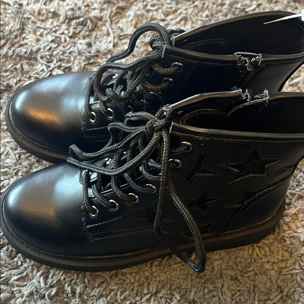 Steve Madden look black combat