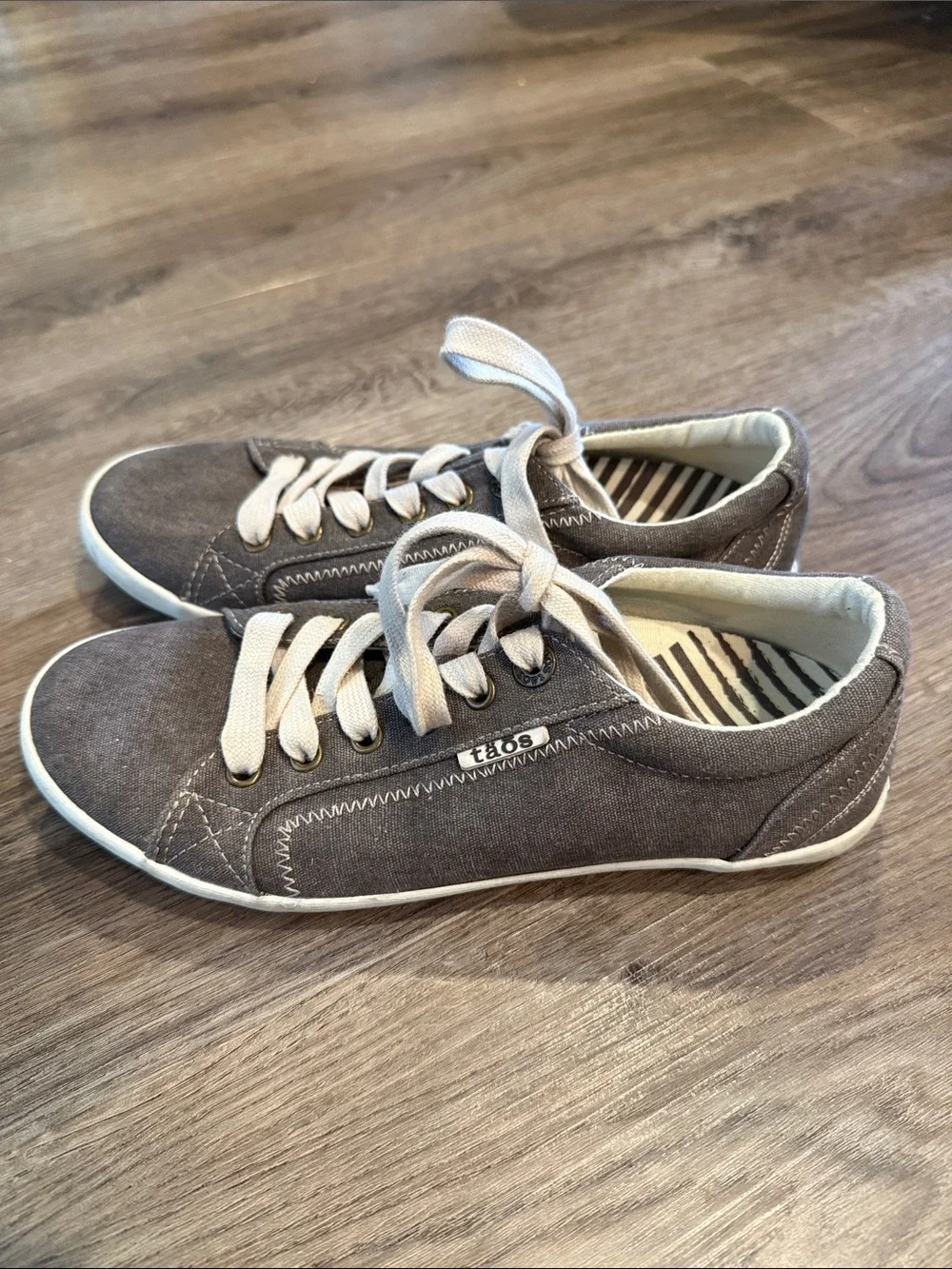 Taos Footwear here pair