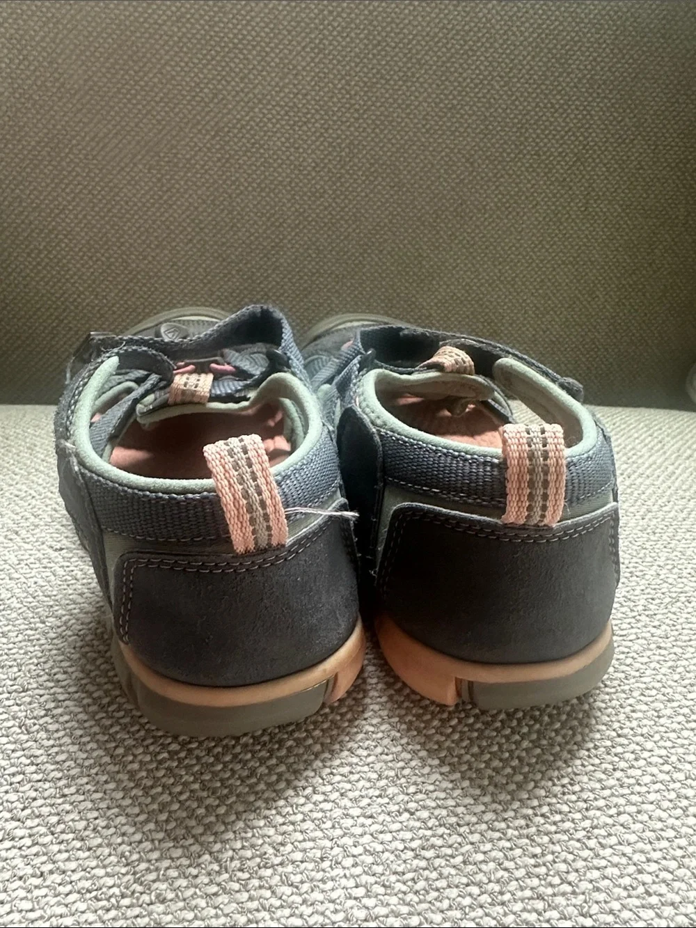 Keen sturdy closed