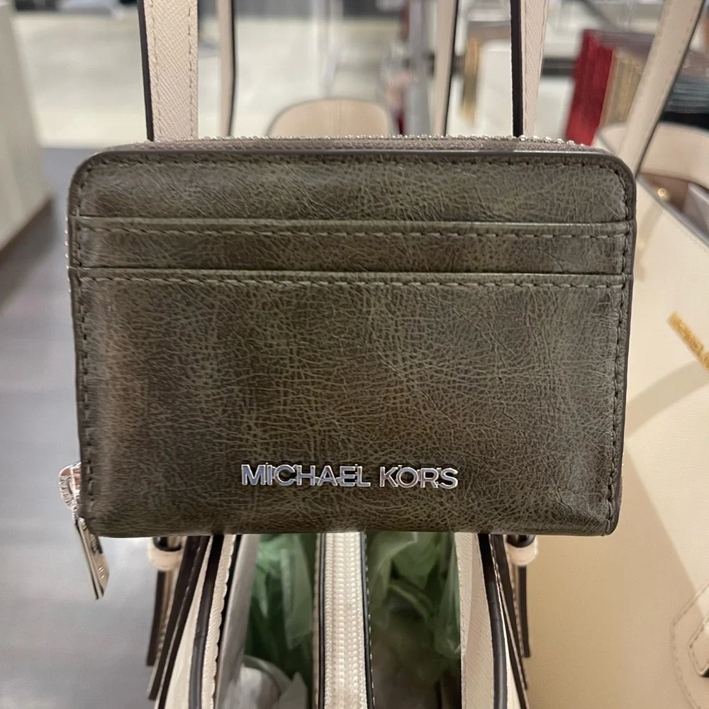 Michael Kors zip 25”h authentic