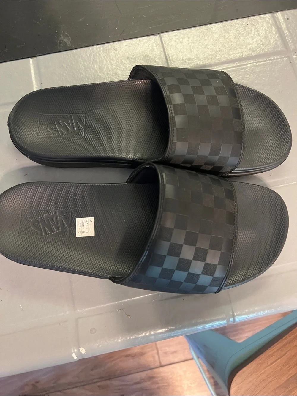 N/A comfortable black