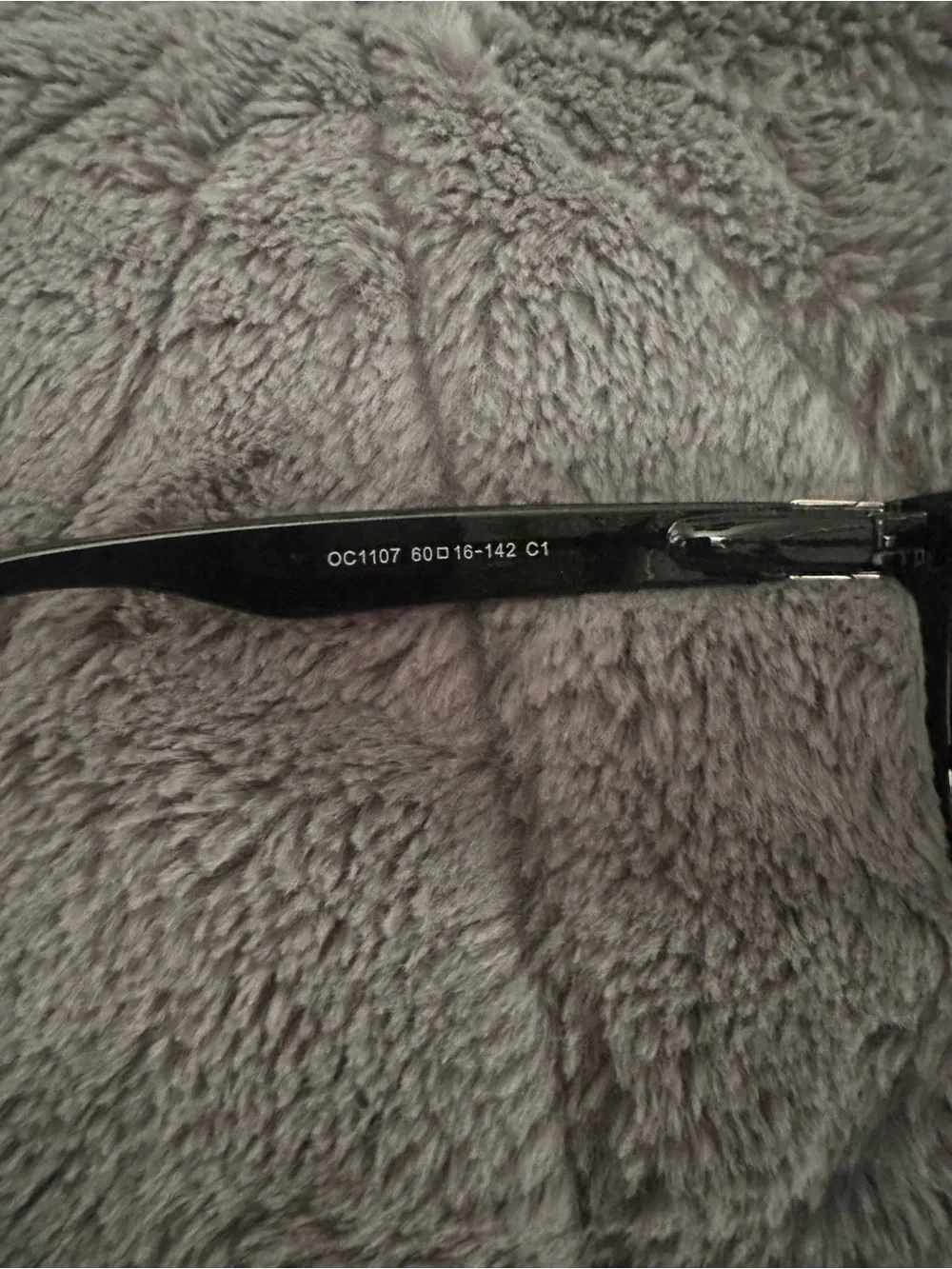 Occi chiari sleek black