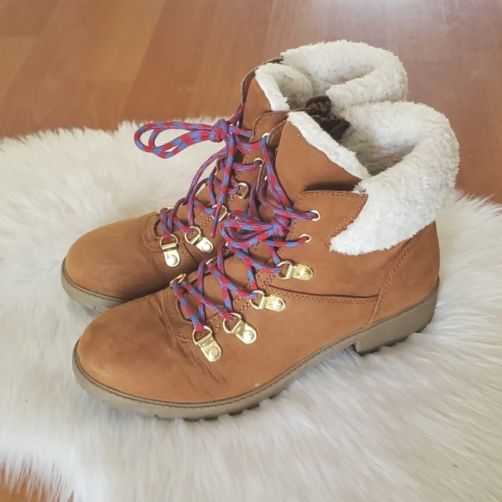 Steve Madden girls tan lace up boots sz 5