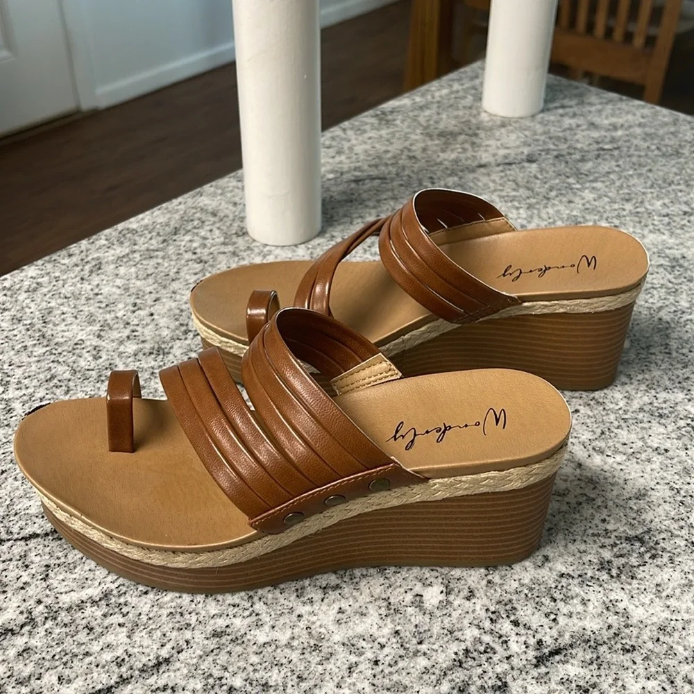 Wonderly step out