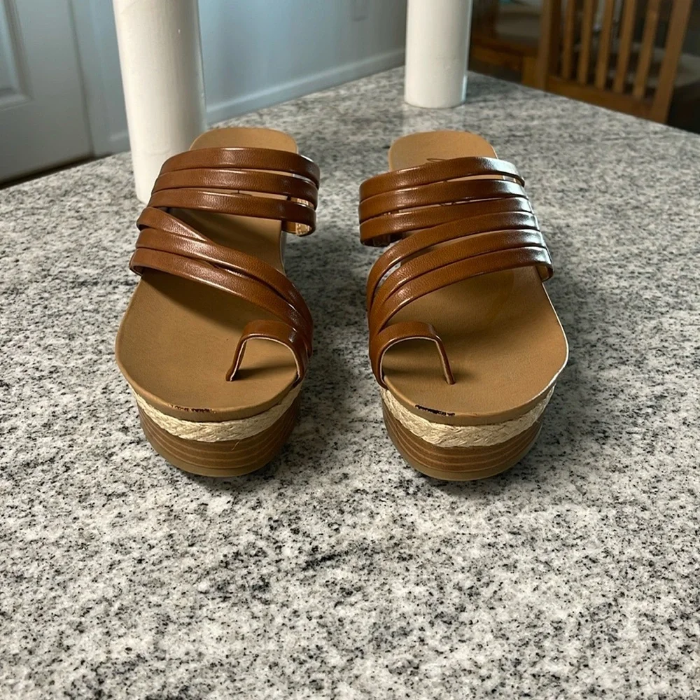 Wonderly step out