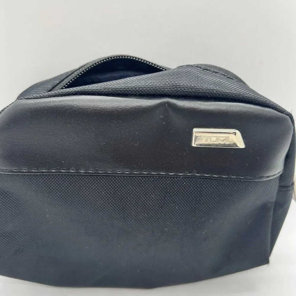 Tumi delta nylon