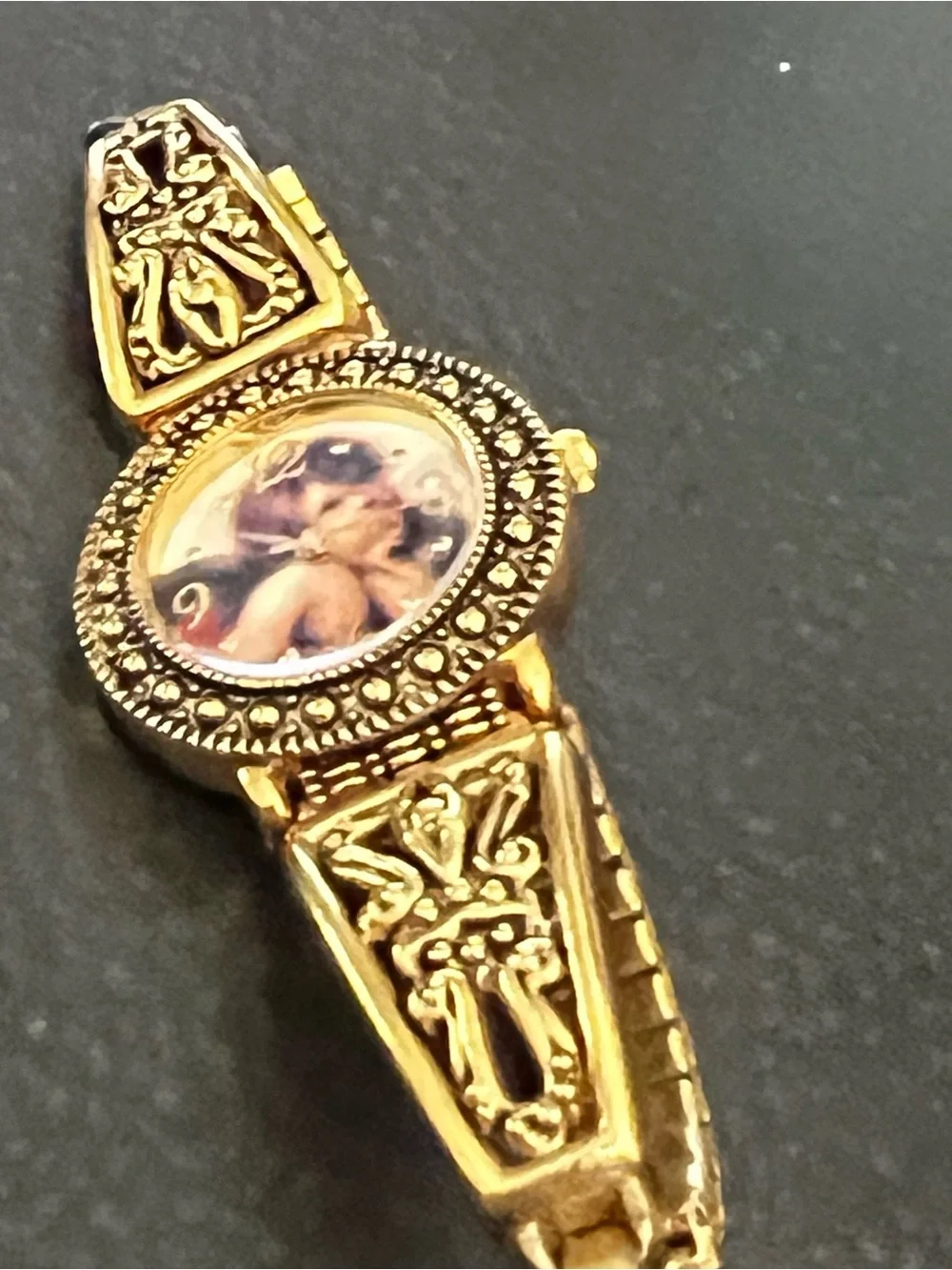 N/A elegant gold