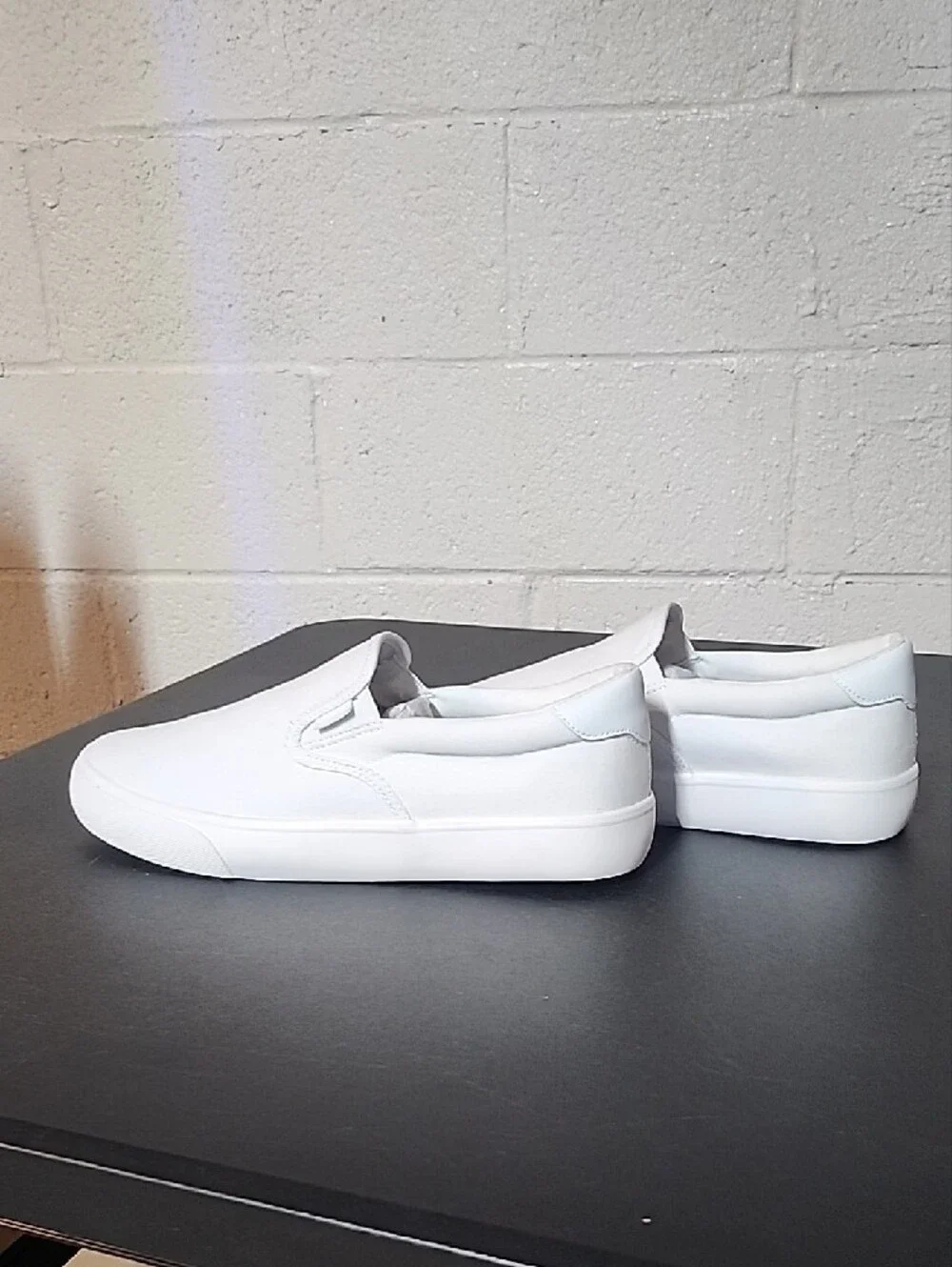 Lugz clean white