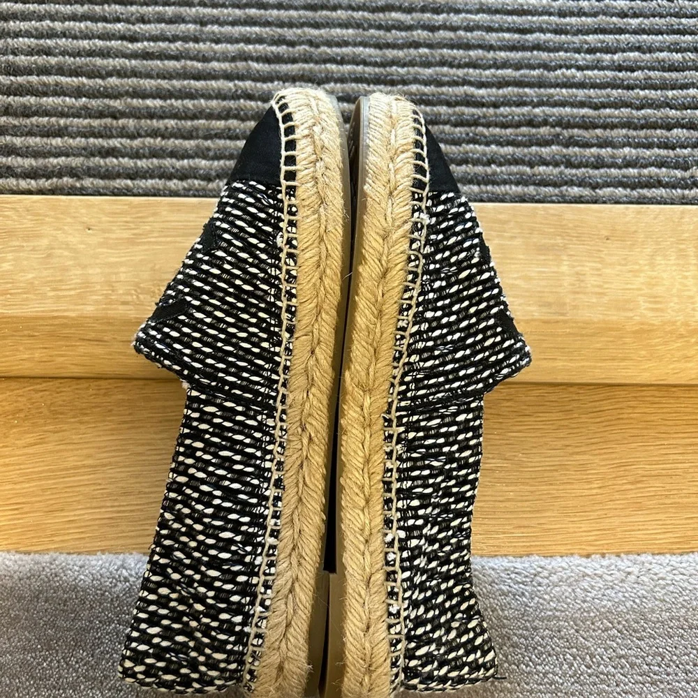 CHANEL toe sole jute