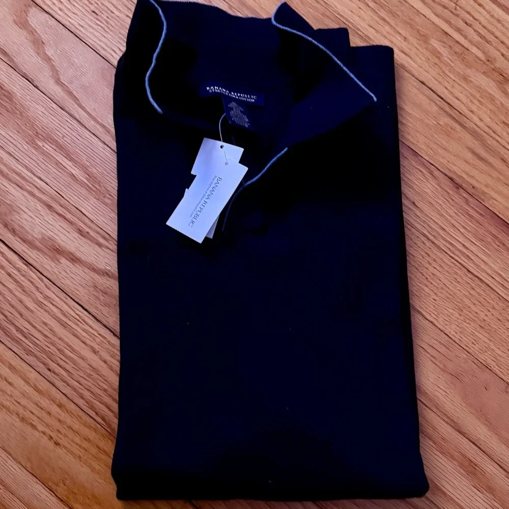 Banana Republic gray knit shirt