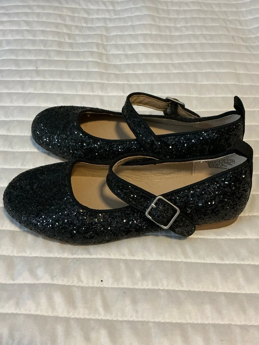 GAP sparkling black