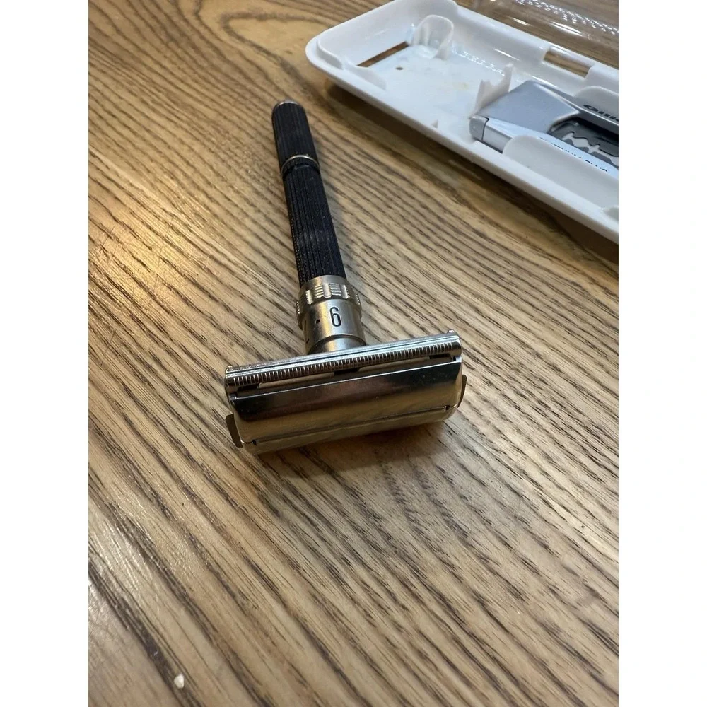 Vintage 1970 P-2 Gillette Super‎ Adjustable Safety Razor Plus Blades And Case