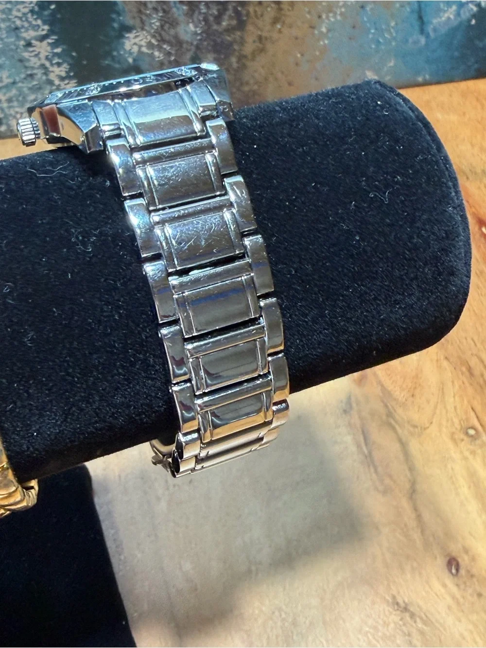 Relic 34 features women’s