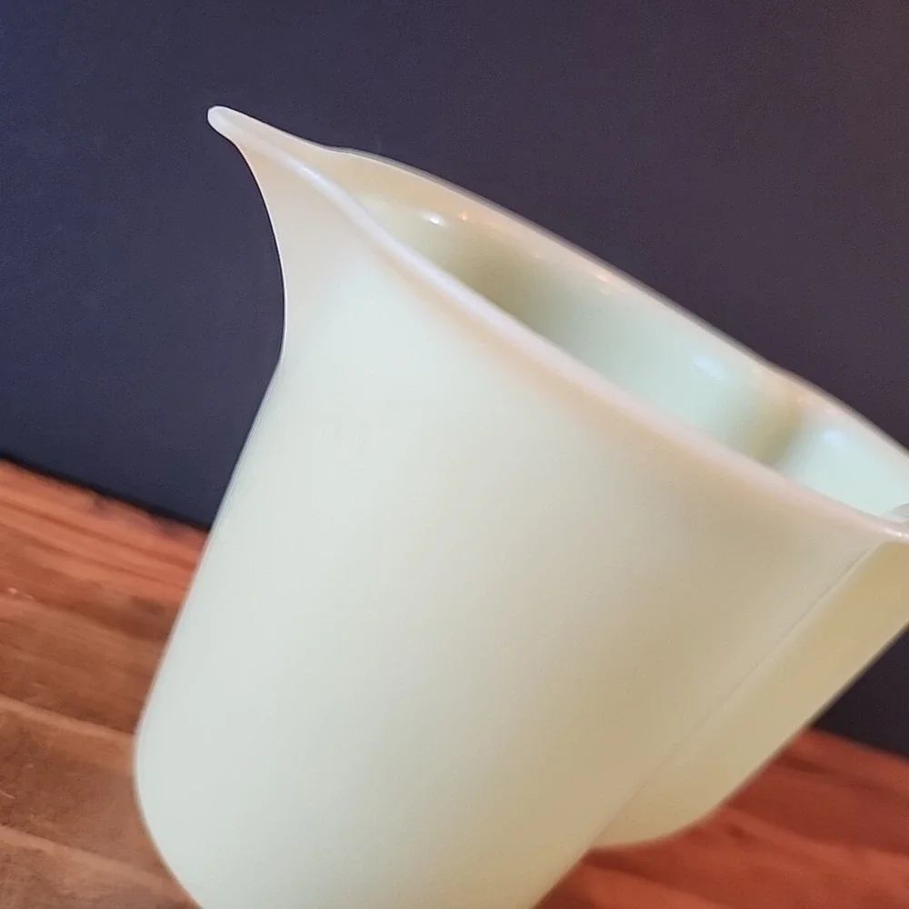 Tupperware vintage yellow