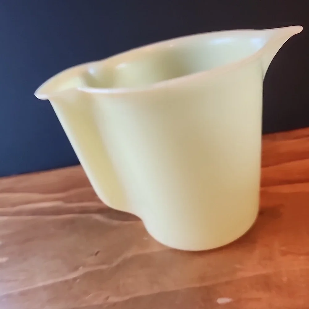Tupperware vintage yellow