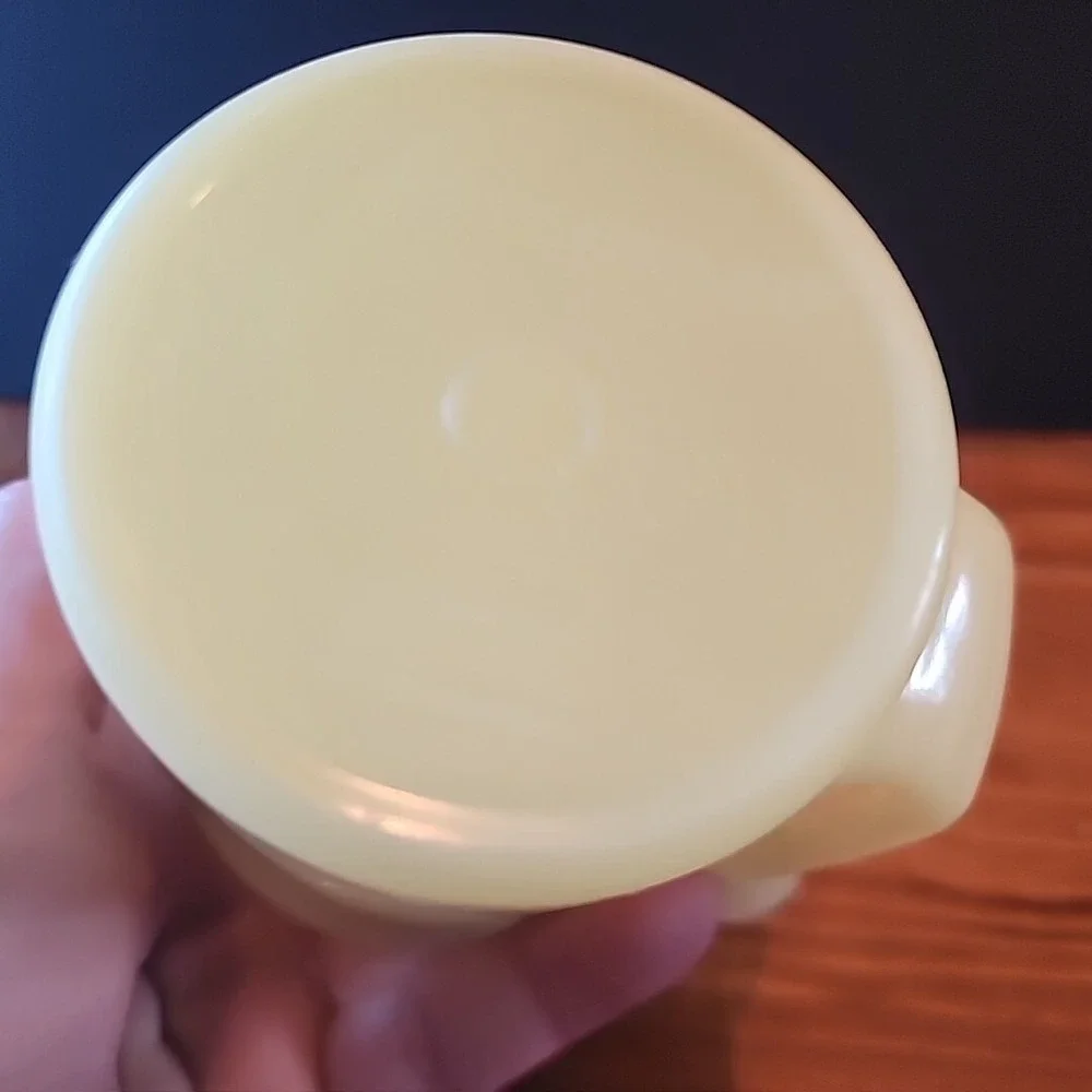 Tupperware vintage yellow