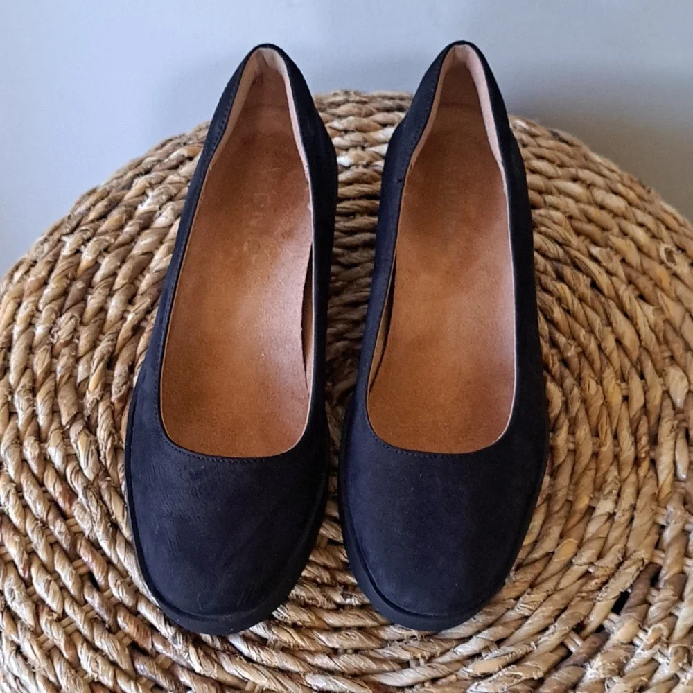Vionic leather owned shoe