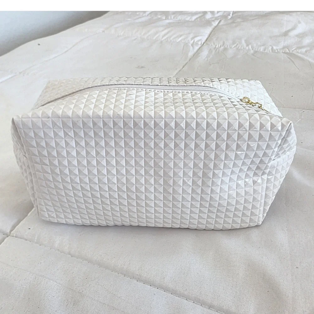 White Textured Geometric Cosmetic Bag Makeup‎ Organizer Zipper Gold Tone Accent