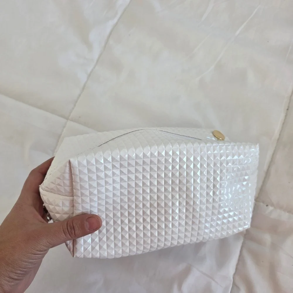 N/A white textured