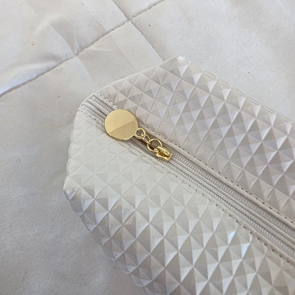 N/A white textured