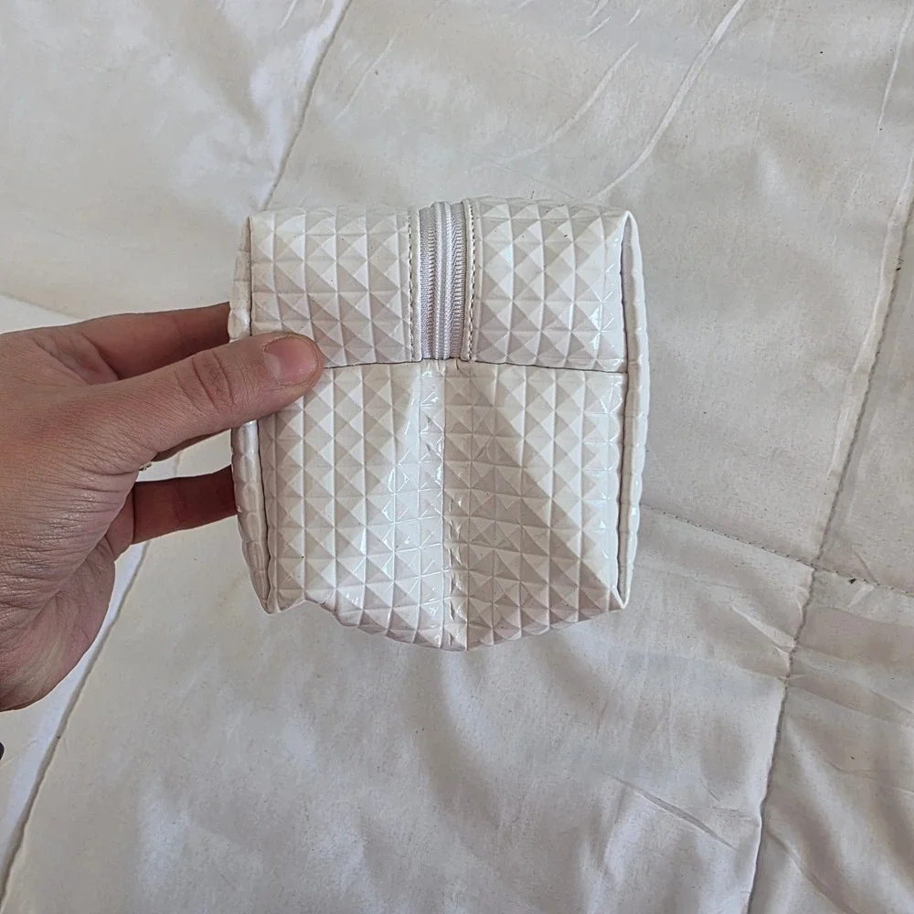 N/A white textured