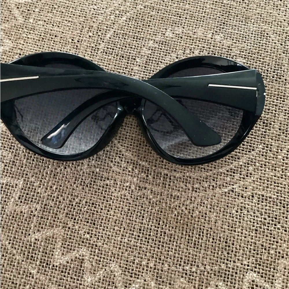 N/A chic stylish