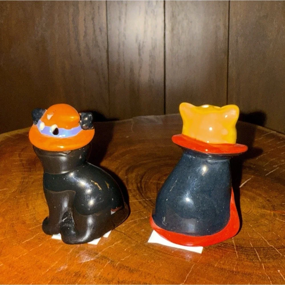 NWT Cracker Barrel Halloween Ceramic Cat Salt & Pepper Shakers Witch Vampire Set