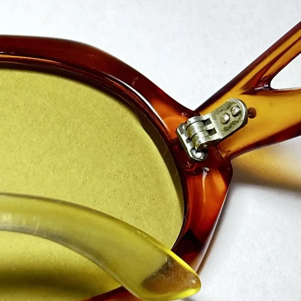 Ted Lapidus features light