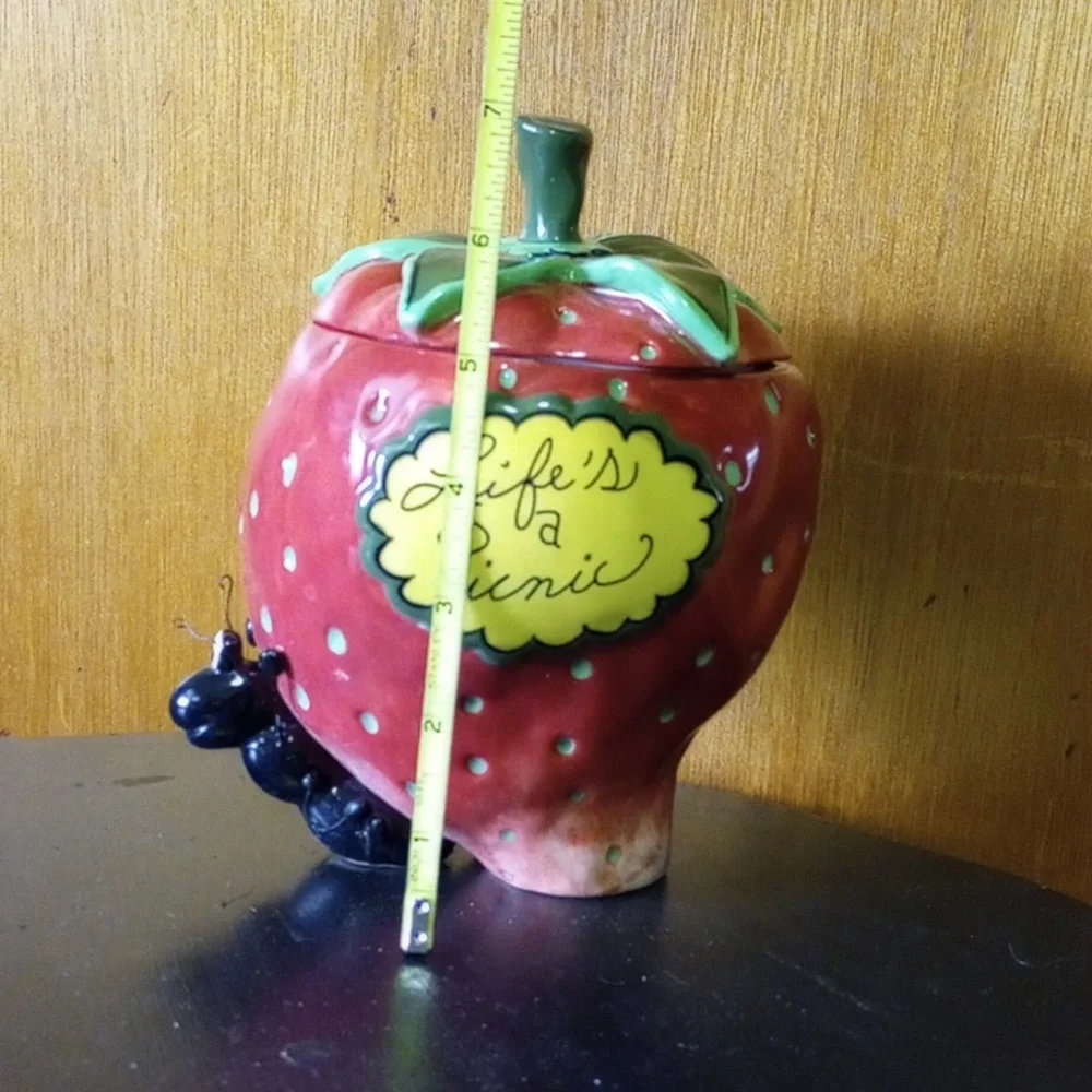 N/A red strawberry
